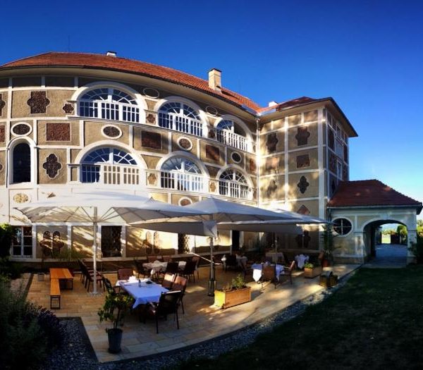 282823_605514659469868_1512620671_n